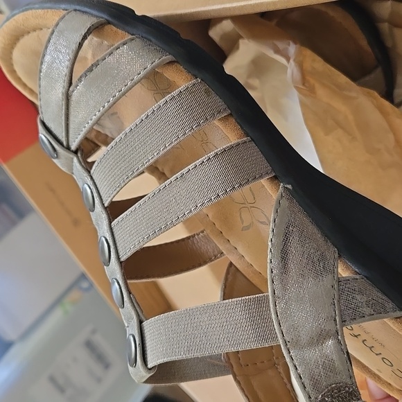 Comfortiva Kalista Anthracite strappy Sandal SZ.8.5 Gold Metallic Leather EUC - Picture 10 of 10